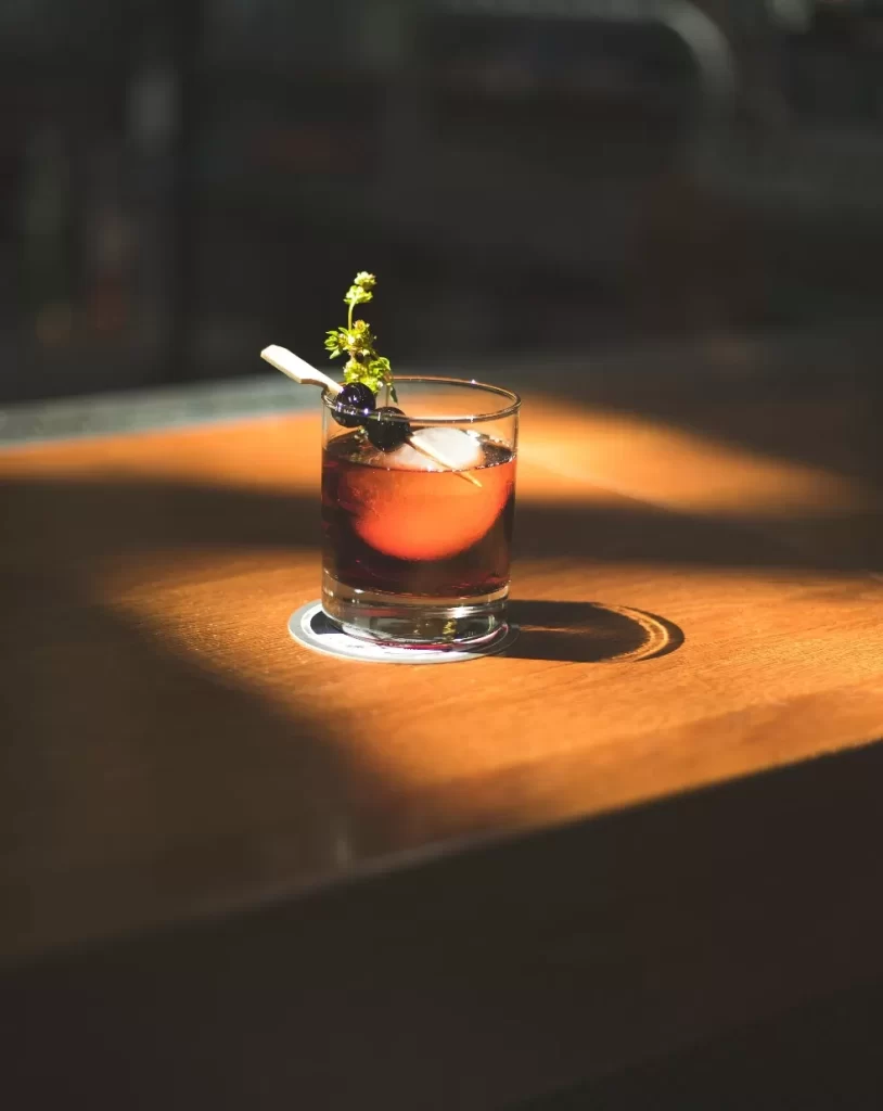 Services and Amenities Restaurant Bar